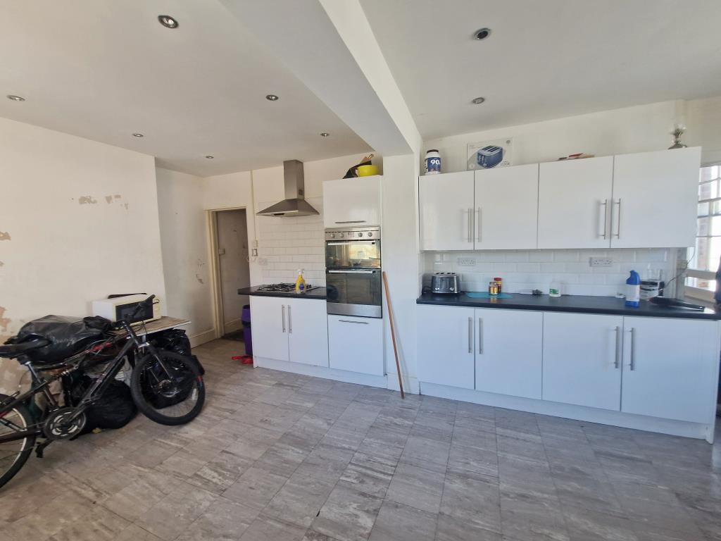 Lot: 126 - FORMER PUB WITH POTENTIAL - Kitchen